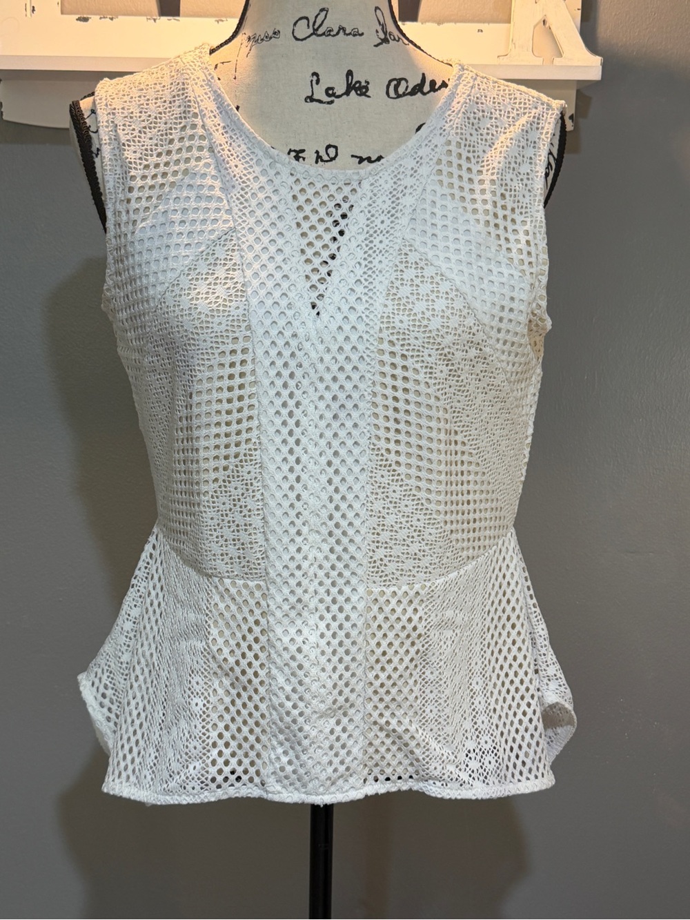 CLICHE CROCHET PEPLUM SLEEVELESS TOP SZ M